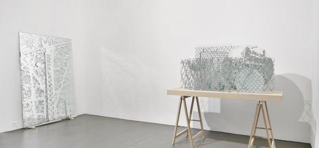 Landscapes in mirror are closer than they appear